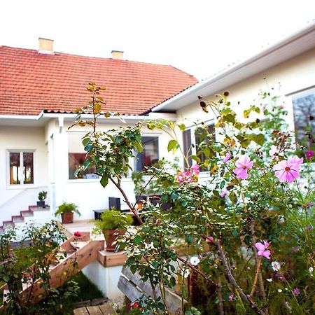 Engels Landhaus Suite Mörbisch am See Buitenkant foto