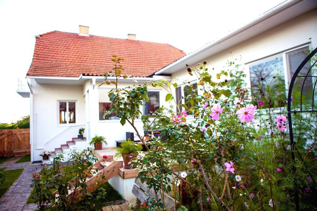 Engels Landhaus Suite Mörbisch am See Buitenkant foto