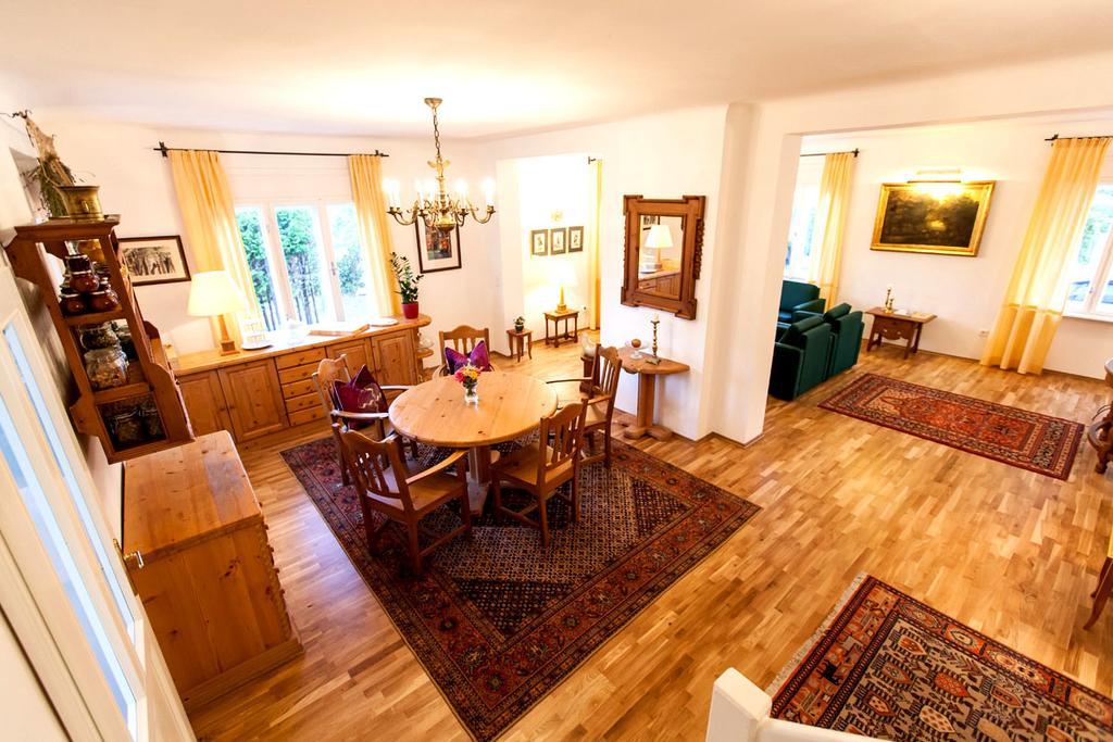 Engels Landhaus Suite Mörbisch am See Buitenkant foto