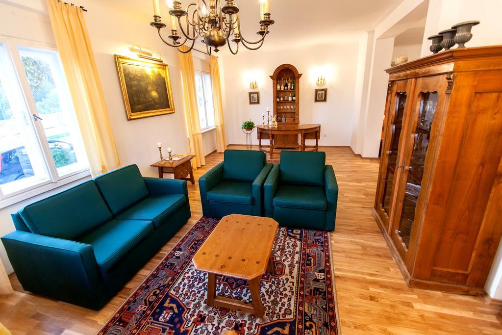 Engels Landhaus Suite Mörbisch am See Buitenkant foto