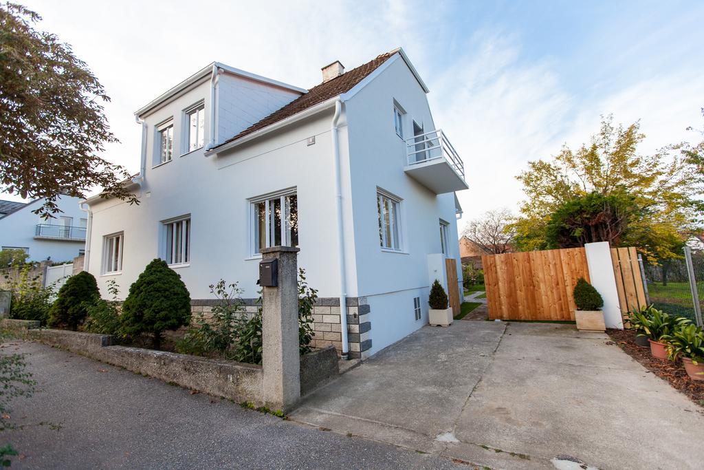 Engels Landhaus Suite Mörbisch am See Buitenkant foto